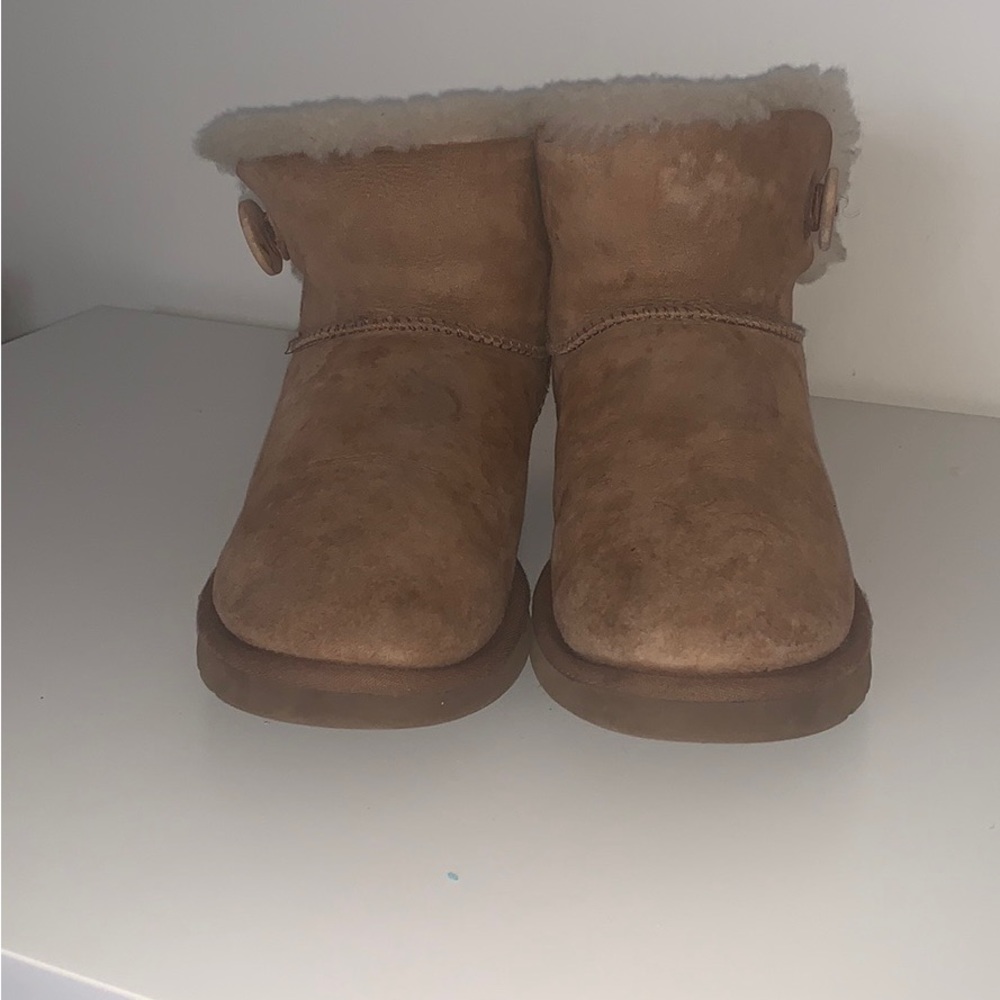 Women’s Ugg Boot Mini Bailey Button - image 2
